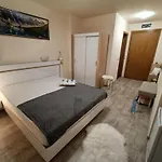 студио орфееви скали بامبوروفو